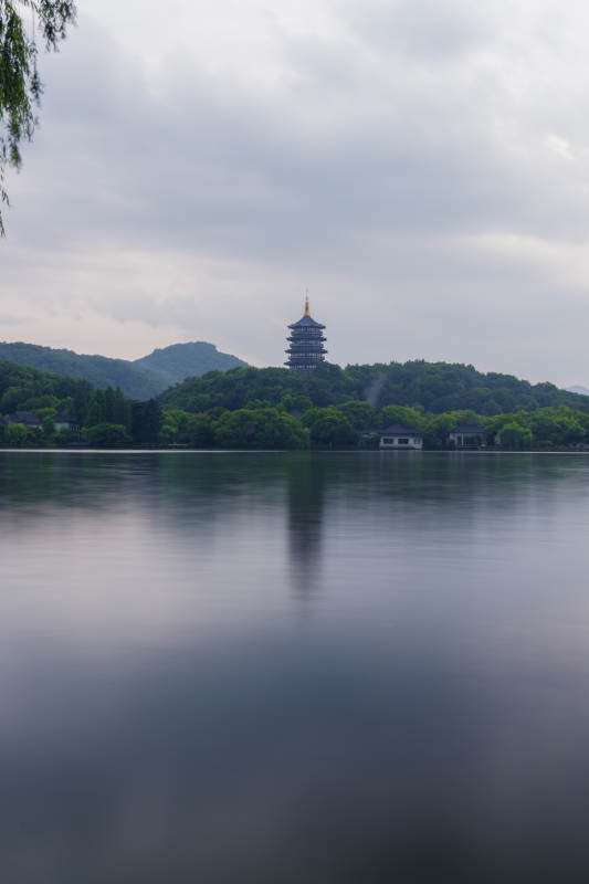 西湖雷峰塔倒影宁静图片