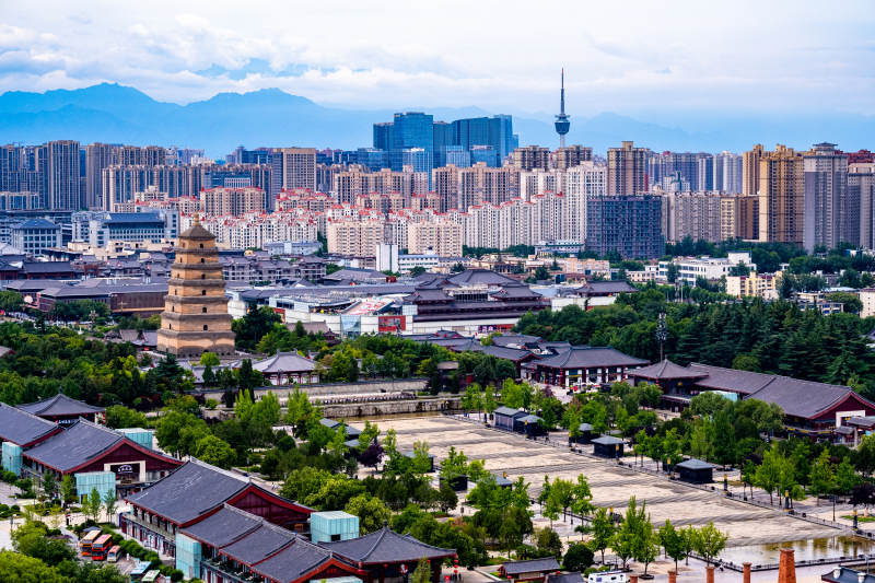 西安城市风光与大雁塔图片