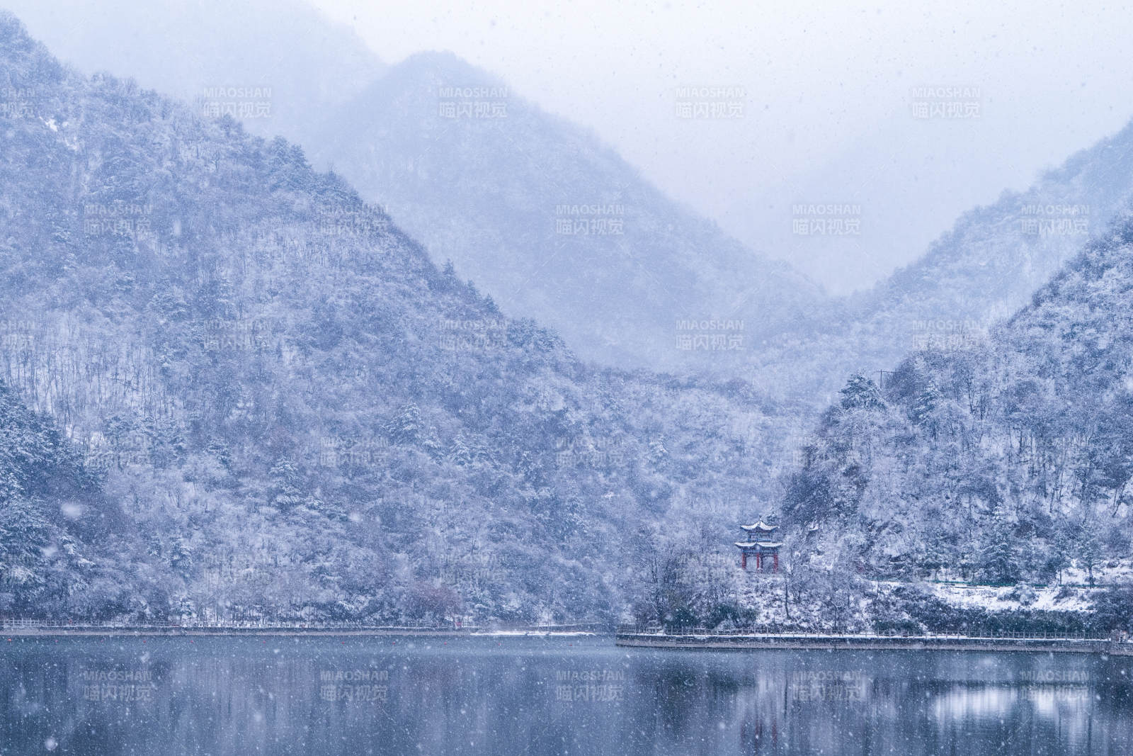 翠华山天池图片
