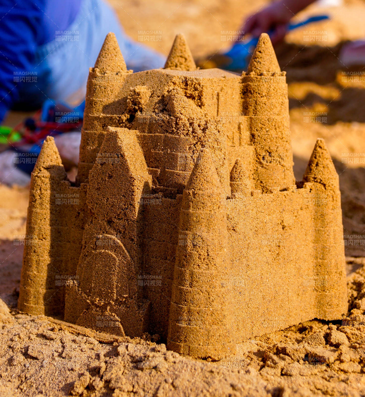 沙滩上的小城堡图片