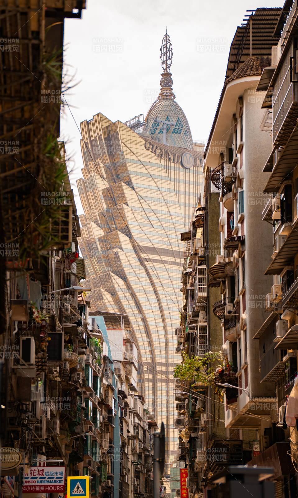 高楼林立的城市街景 新葡京经典机位图片