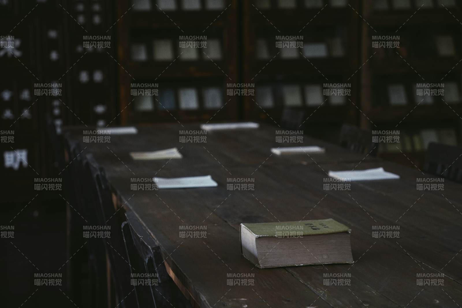 古籍馆中的静谧时光图片