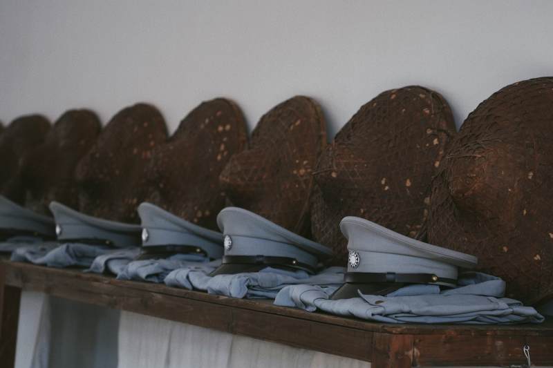 军帽与制服陈列展示图片