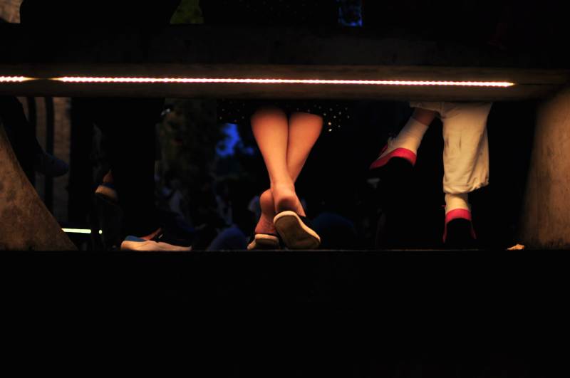 舞台下的脚步声图片