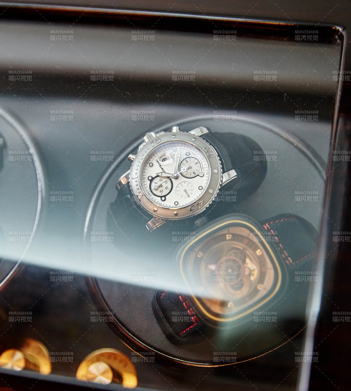 豪华腕表展示柜特写图片