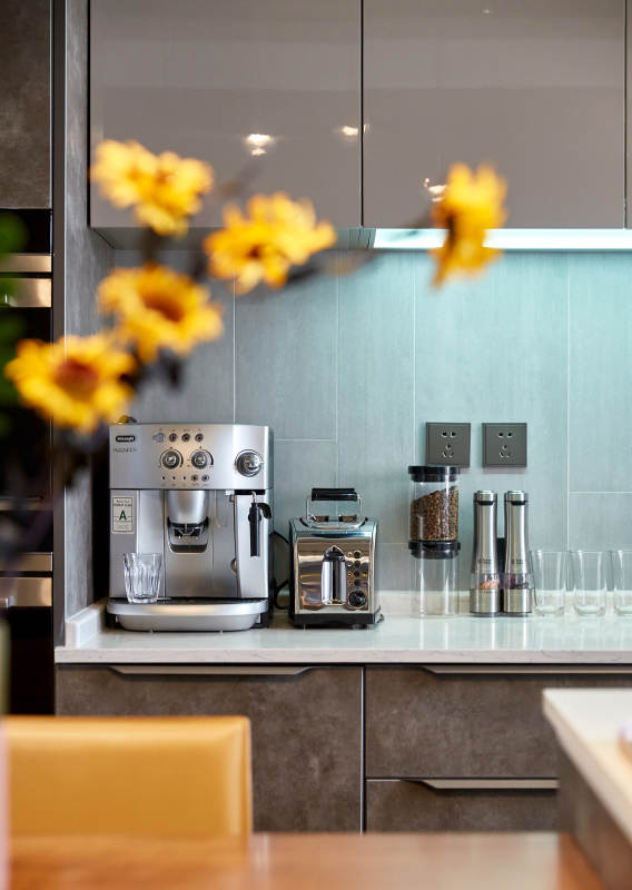 现代厨房咖啡角特写图片