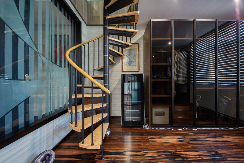 现代简约楼梯与衣帽间设计图片