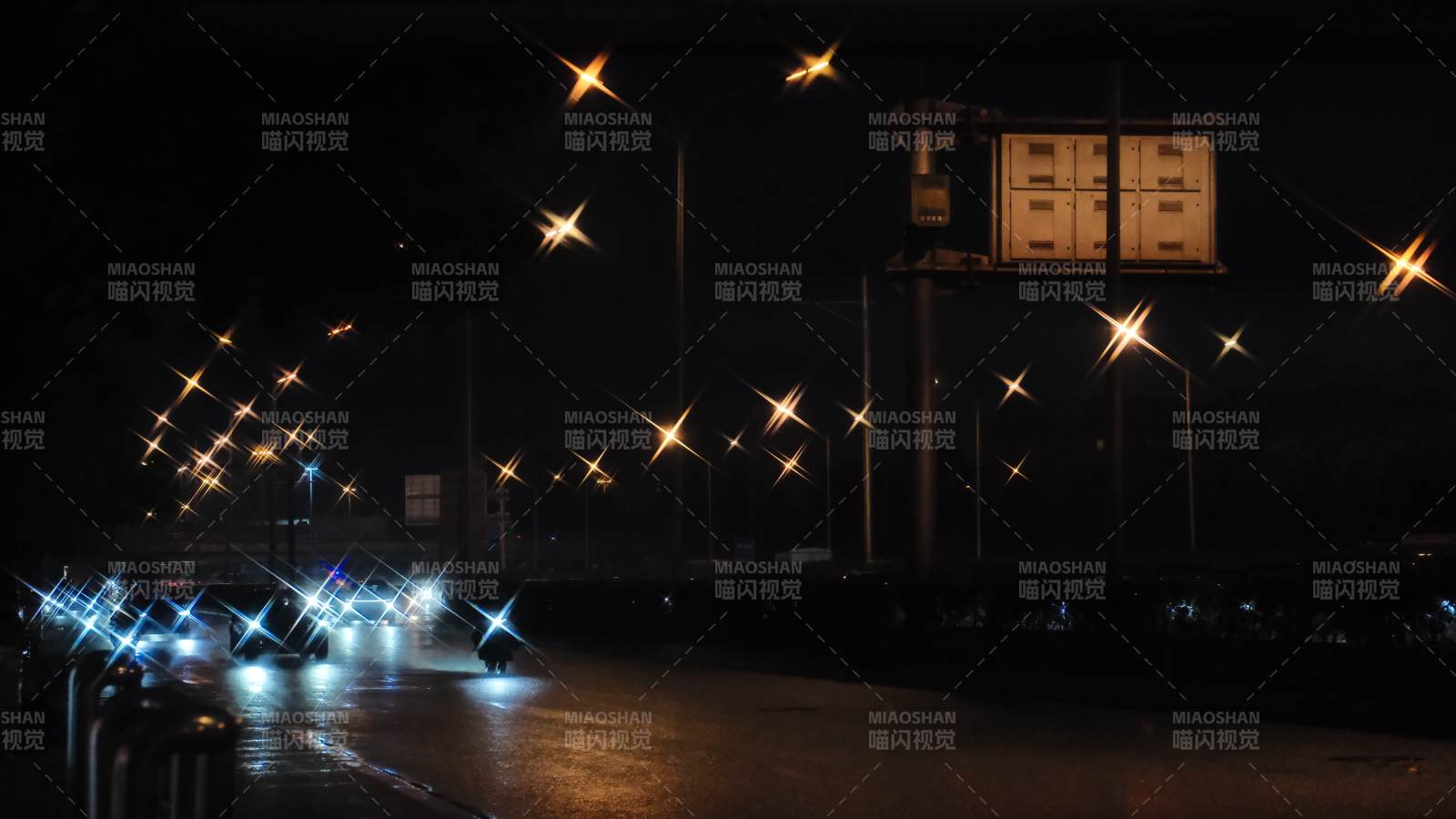 夜景街道灯光闪烁图片