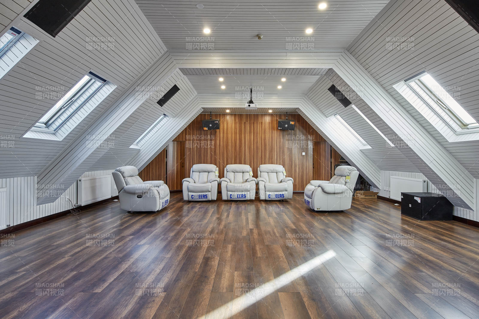 豪华家庭影院室图片