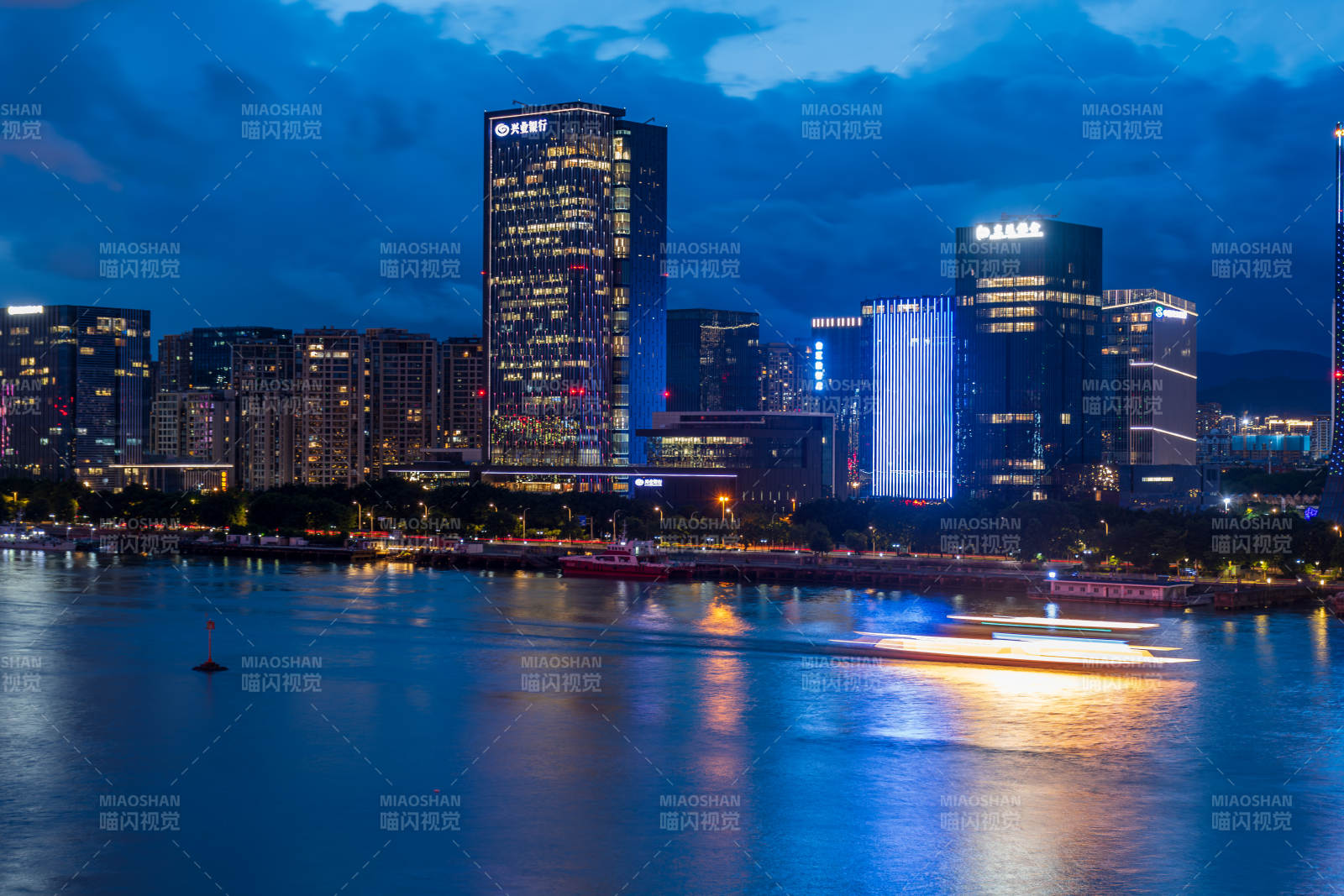 夜幕下的福州城市灯火辉煌图片