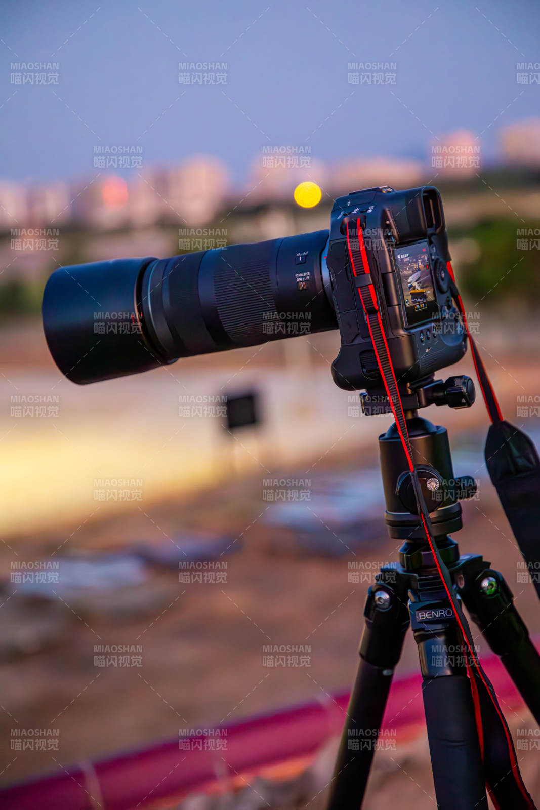 日落时分的摄影装备图片