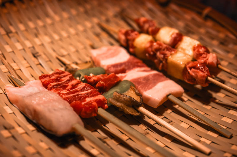 日式烤串拼盘图片