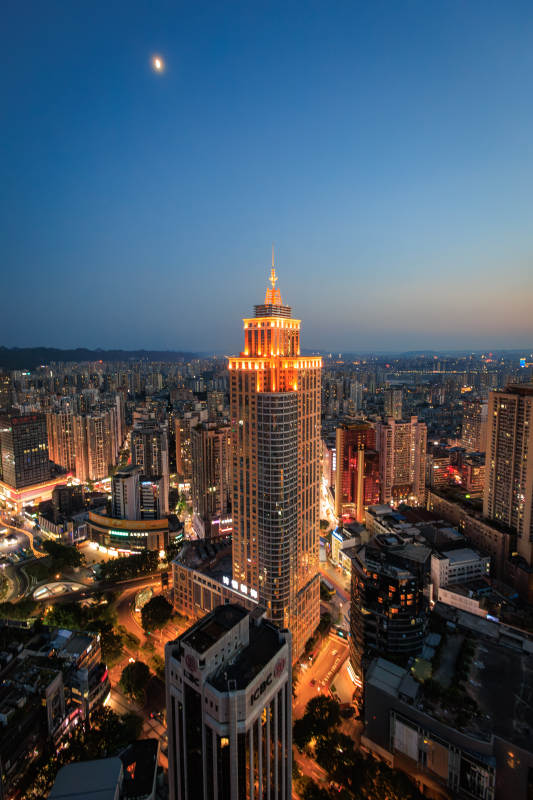 重庆城市夜景 高楼林立图片