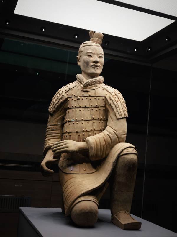 兵马俑战士雕像展示图片