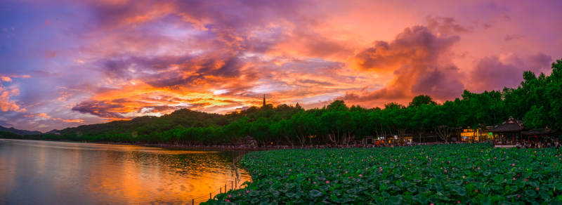 西湖保俶塔宝石流霞图片