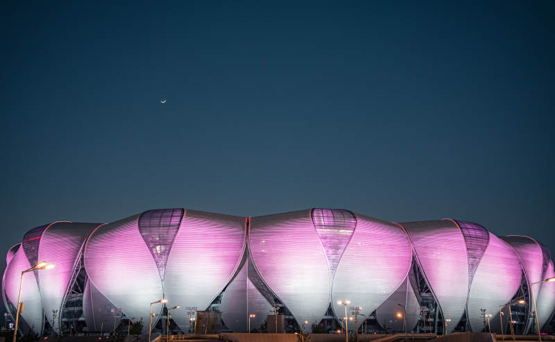 夜幕下的紫色体育场--杭州奥体中心图片