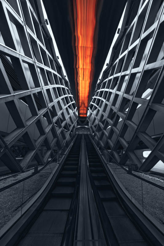 未来之光 电梯中的橙色光芒--电梯图片