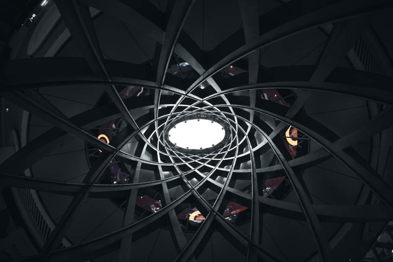 螺旋结构的光影艺术图片