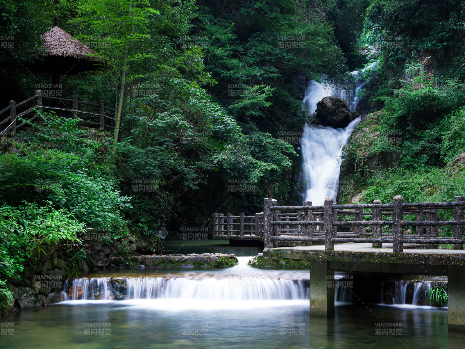 山间瀑布 幽静小径--杭州图片