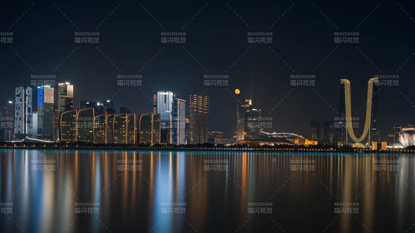 杭州钱江新城夜幕下的城市倒影图片