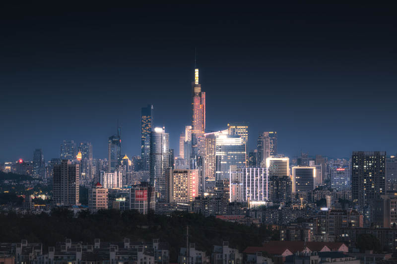南京夜幕下的城市灯火辉煌图片