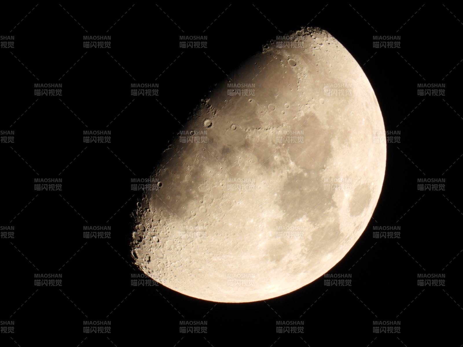 月球表面特征图片