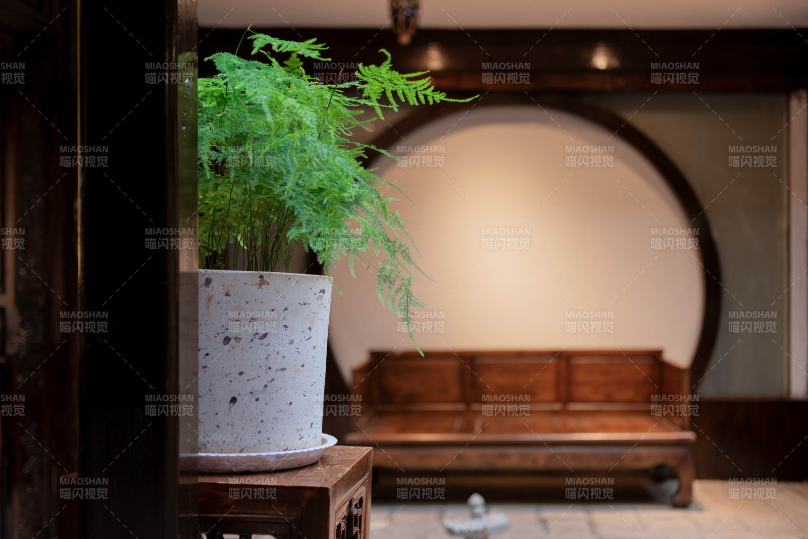 古风室内绿植点缀景致图片