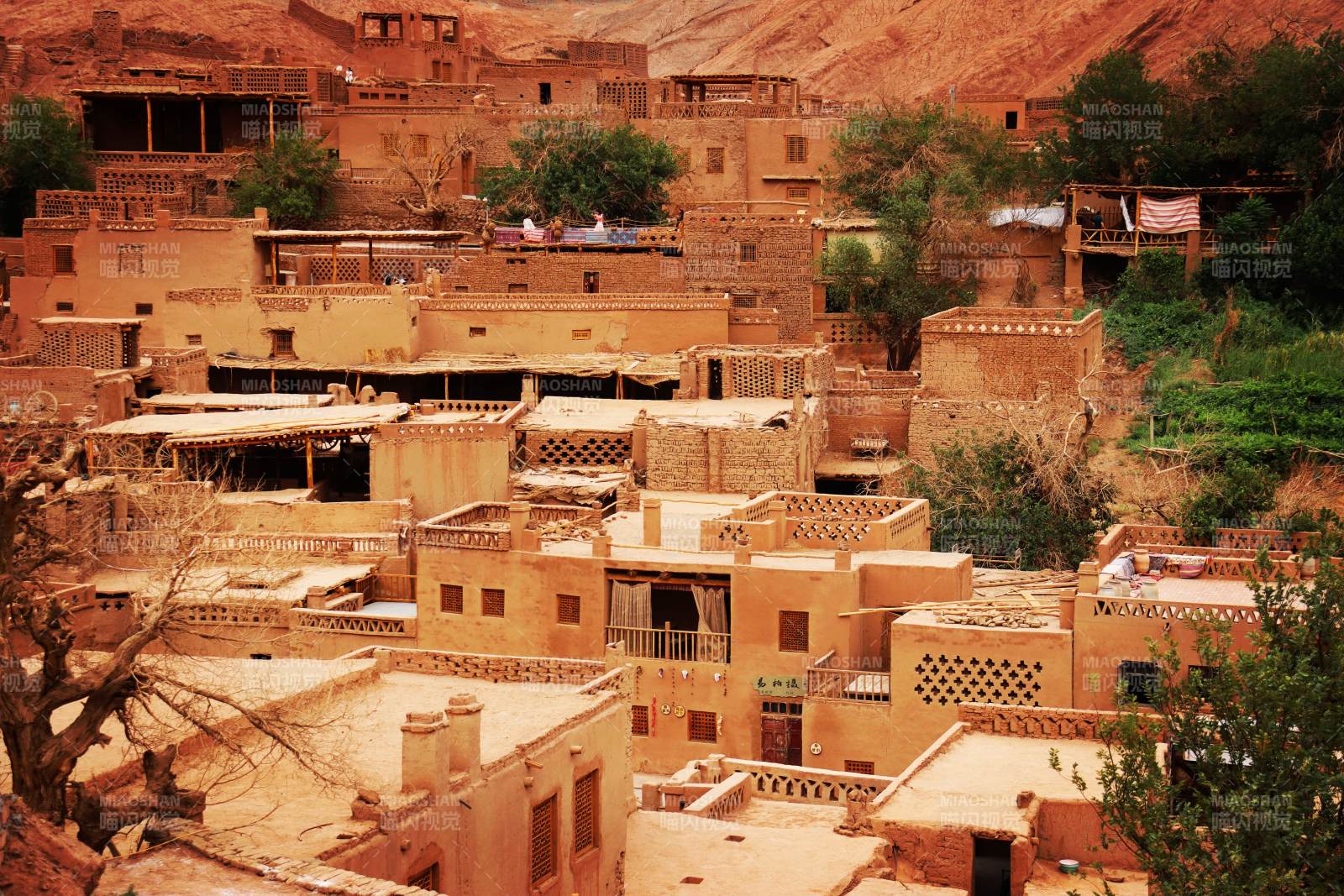 新疆吐鲁番吐峪沟麻扎村2800年古老村落图片