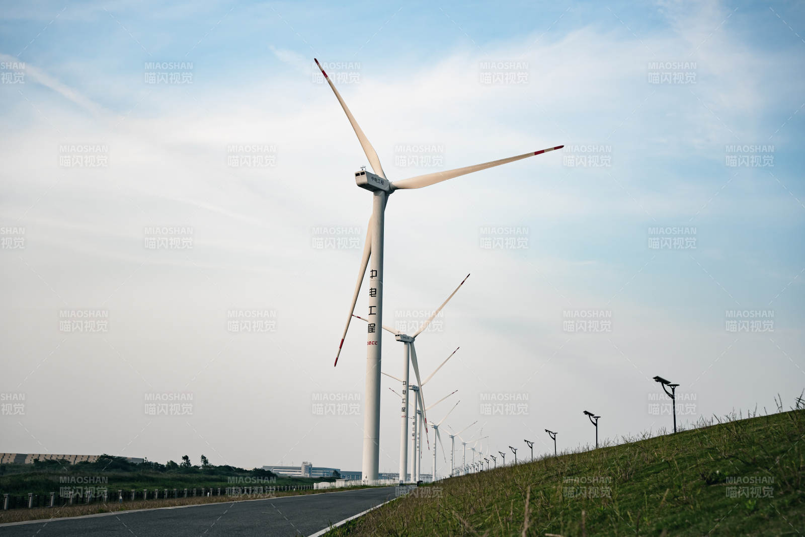 风力发电塔群远景图图片