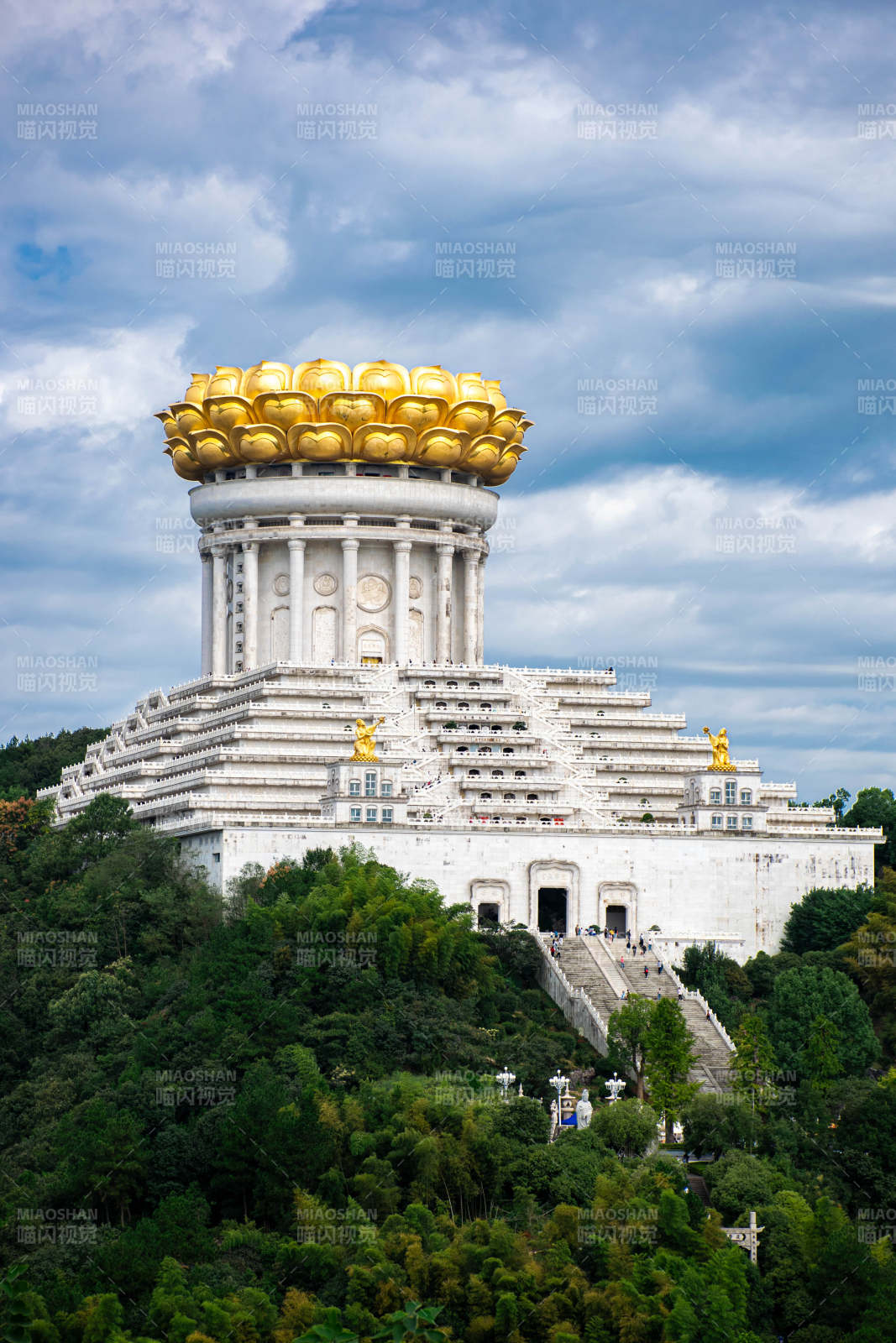 金色莲花宝塔建筑群--绍兴兜率天宫图片