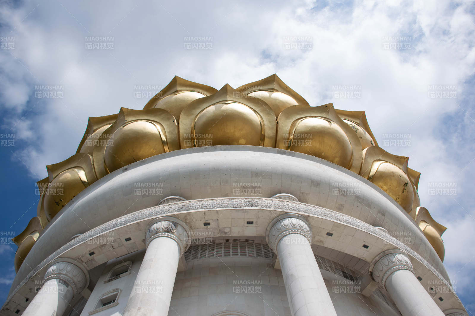 金色莲花塔顶--兜率天宫图片