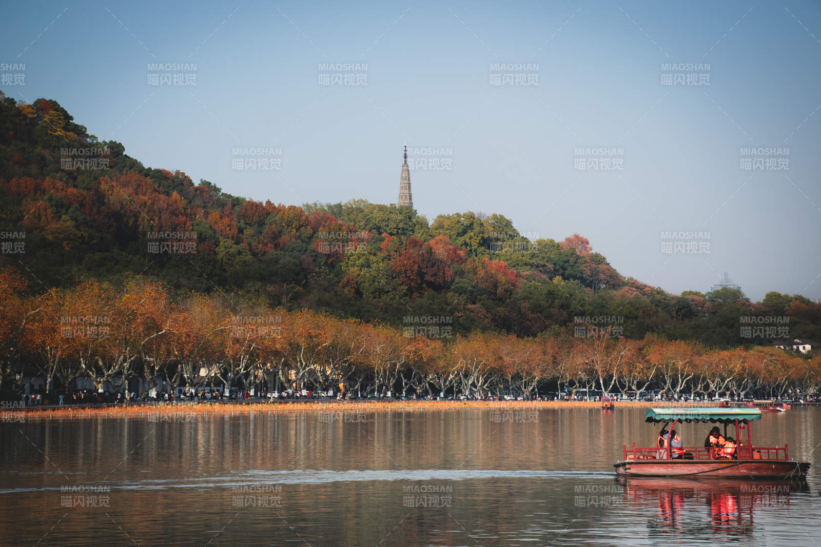 西湖秋色 游船悠然--西湖图片