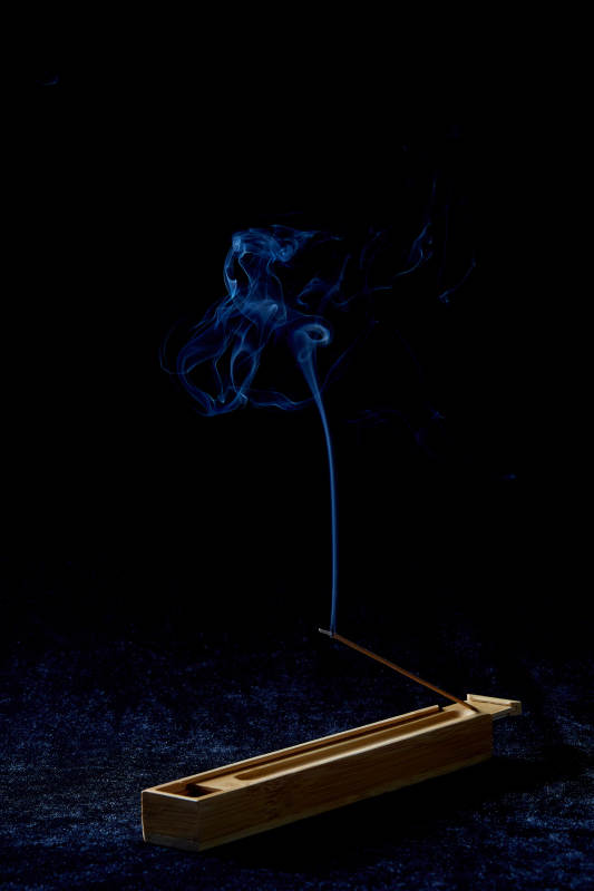 幽香一缕 静谧夜色中图片