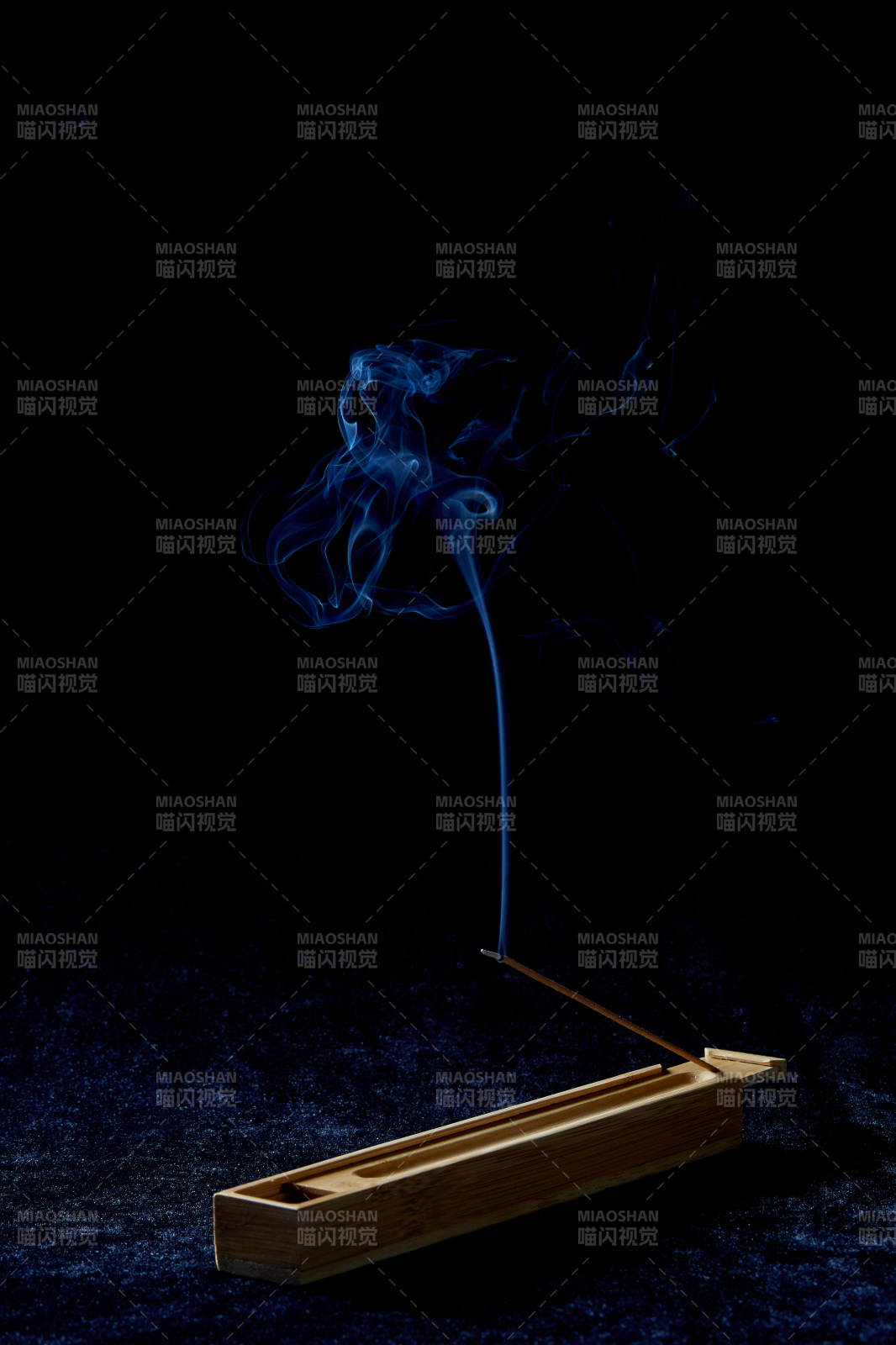 幽香一缕 静谧夜色中图片