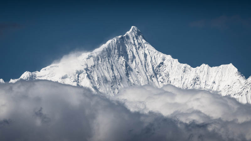 梅里雪山之巅 云海缭绕图片