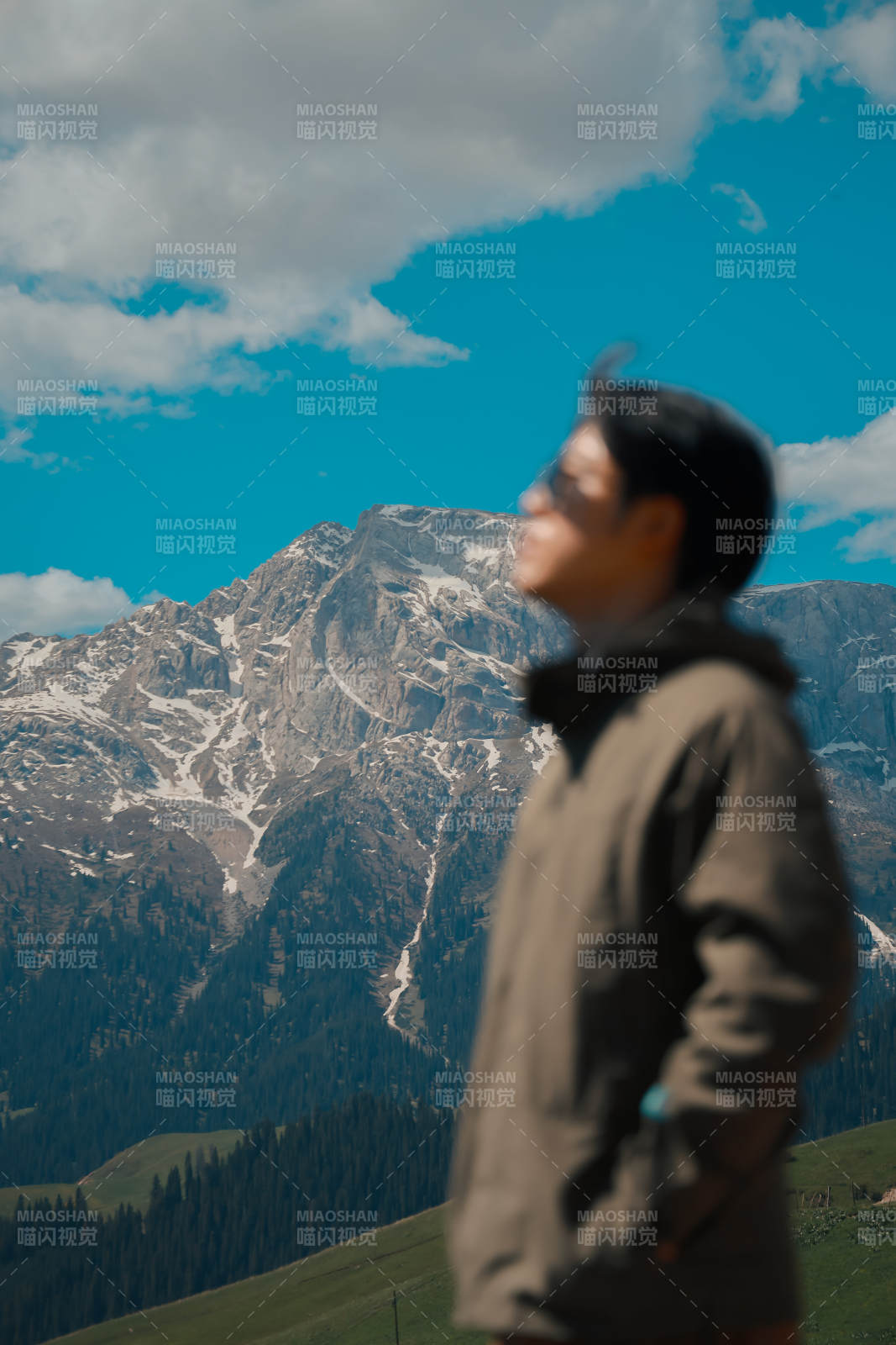 山巅远眺 心旷神怡图片