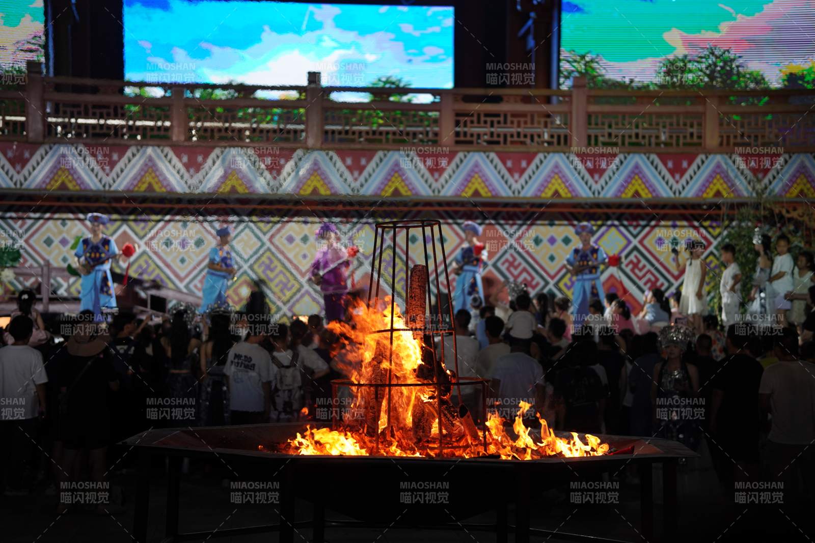 篝火晚会 欢歌笑语庆丰收 恩施女儿城图片