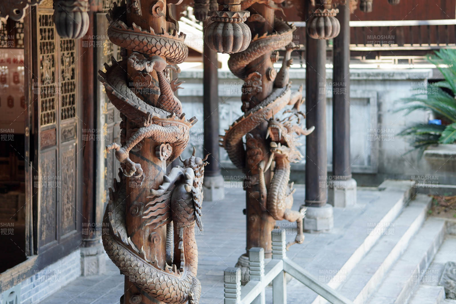 龙柱雕琢 古韵悠长 恩施土家族文化图片