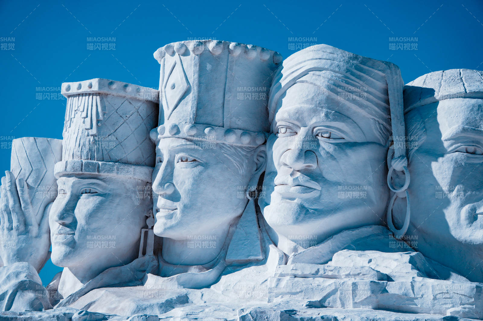 雪雕四大领袖像图片