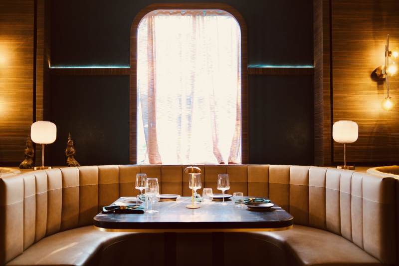 温馨餐厅的优雅角落图片