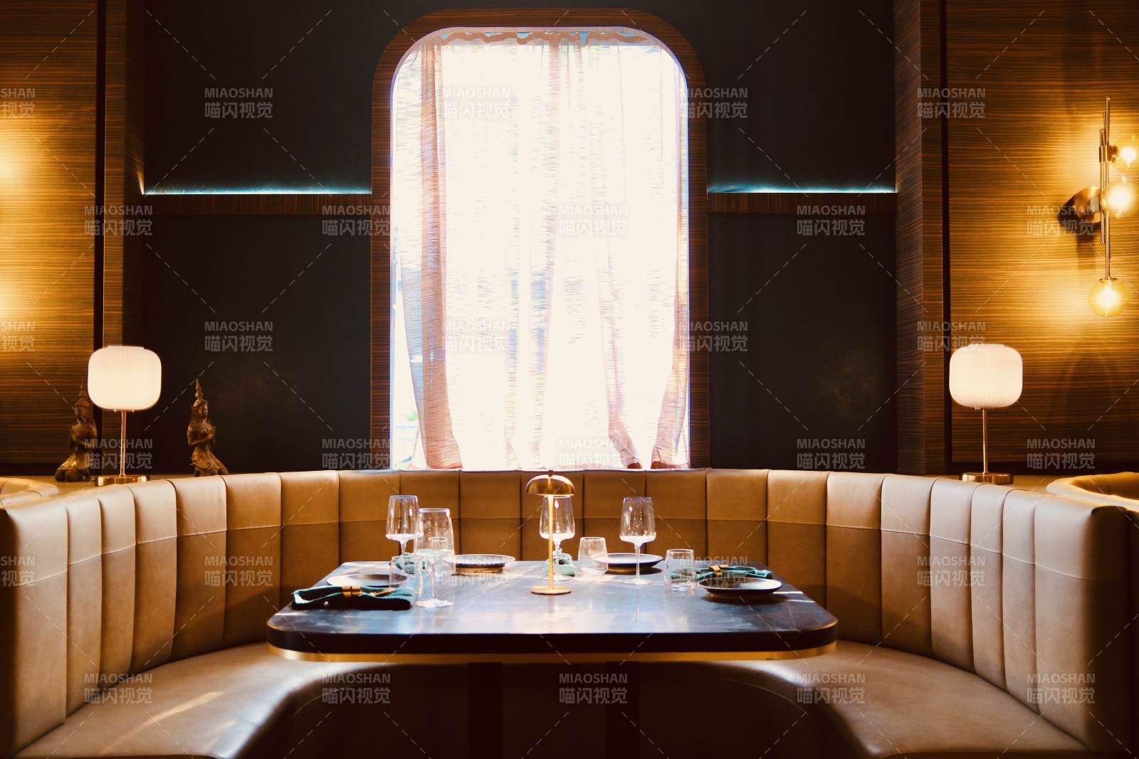 温馨餐厅的优雅角落图片