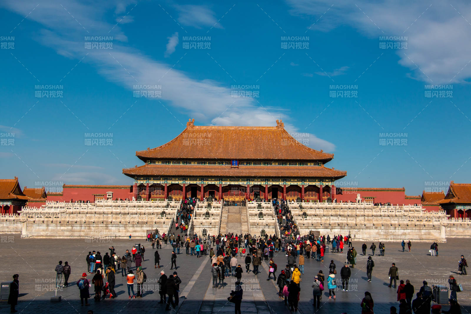 故宫太和殿前游客如织图片
