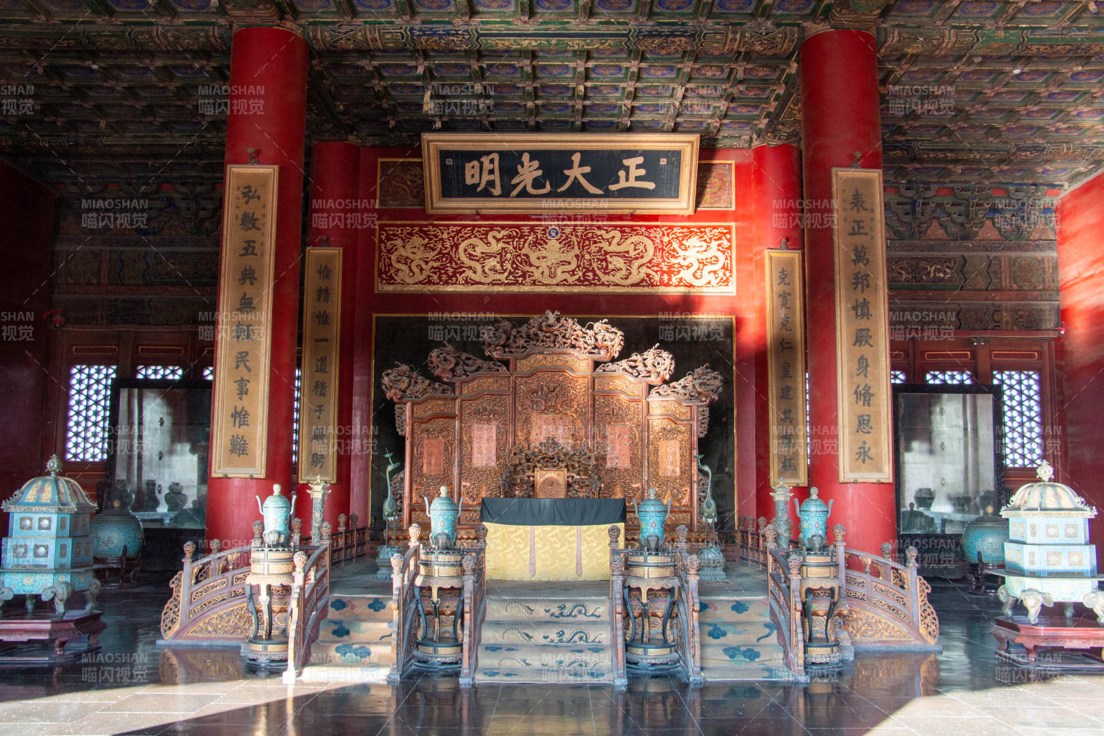 故宫乾清宫内部景象图片