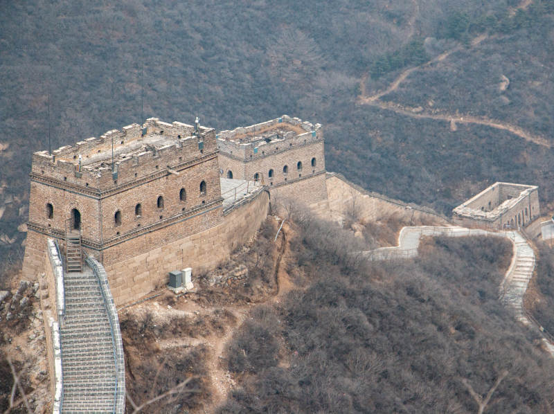 长城上的古老烽火台图片