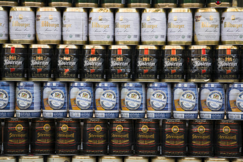 啤酒罐陈列展示图图片