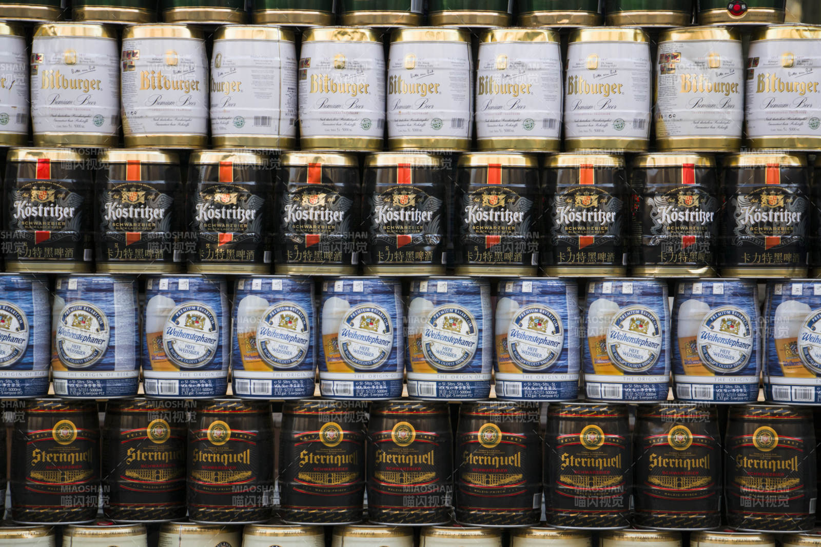 啤酒罐陈列展示图图片