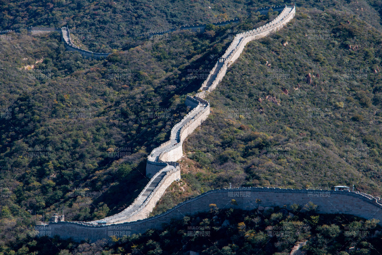 长城蜿蜒山间景色壮观图片