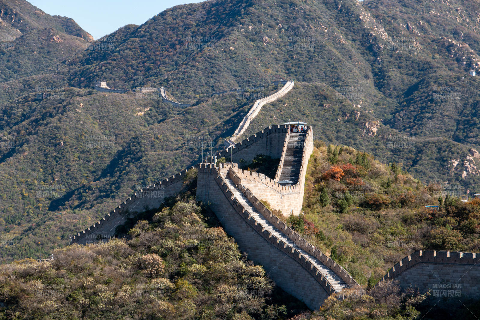 长城蜿蜒山间景色壮观图片