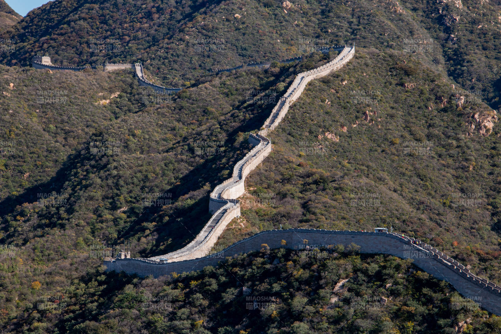 长城蜿蜒山间景色壮观图片