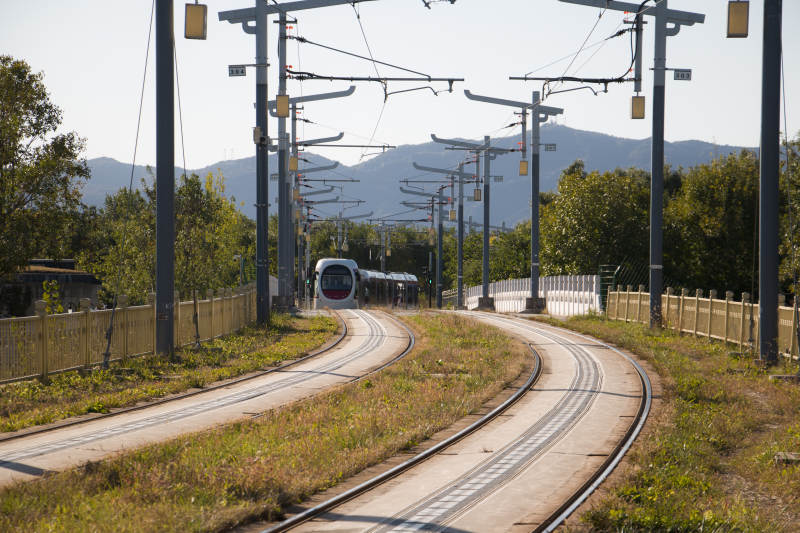 现代有轨电车线路风光图片